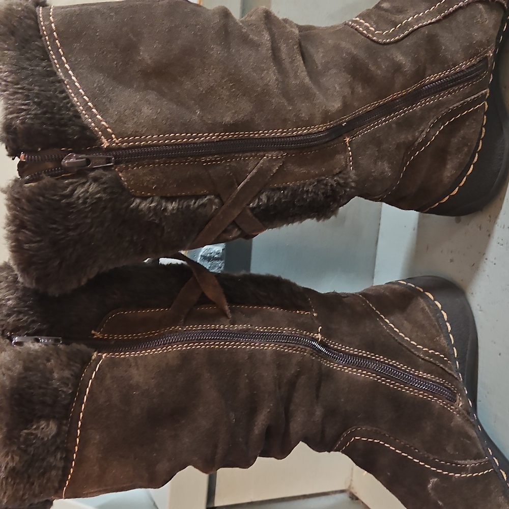 Womens' Eventure Bare Traps Stay Dry System Faux Fur Flat Boots - Picture 3 of 10